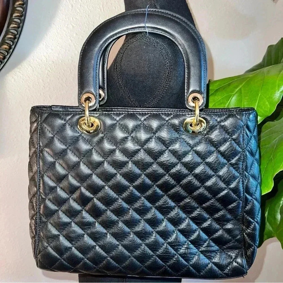 St. John Women's Black Leather Quilted Handbag
Purse Gold Tone hardware W/ Charm - Picture 3 of 16